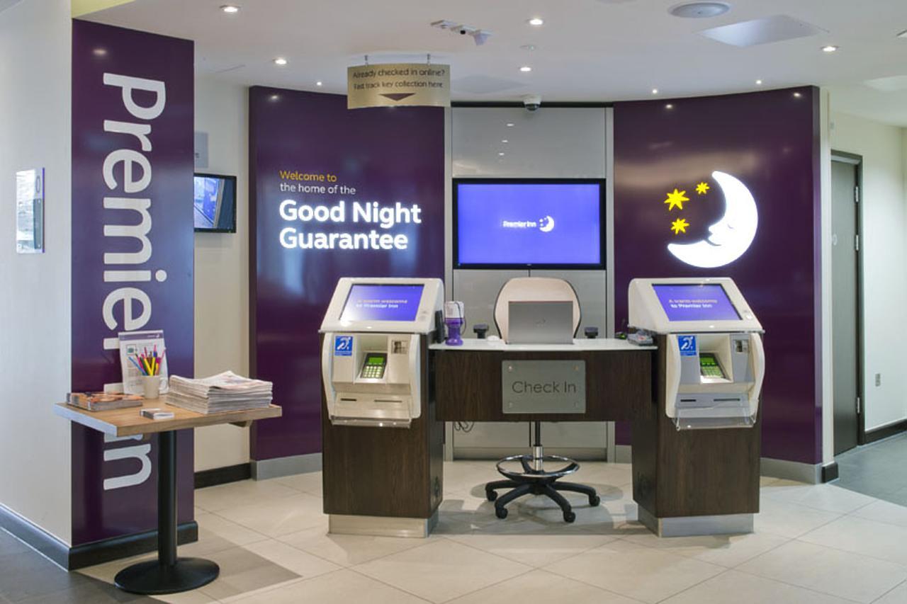 Premier Inn Southwark Borough High St London Kültér fotó